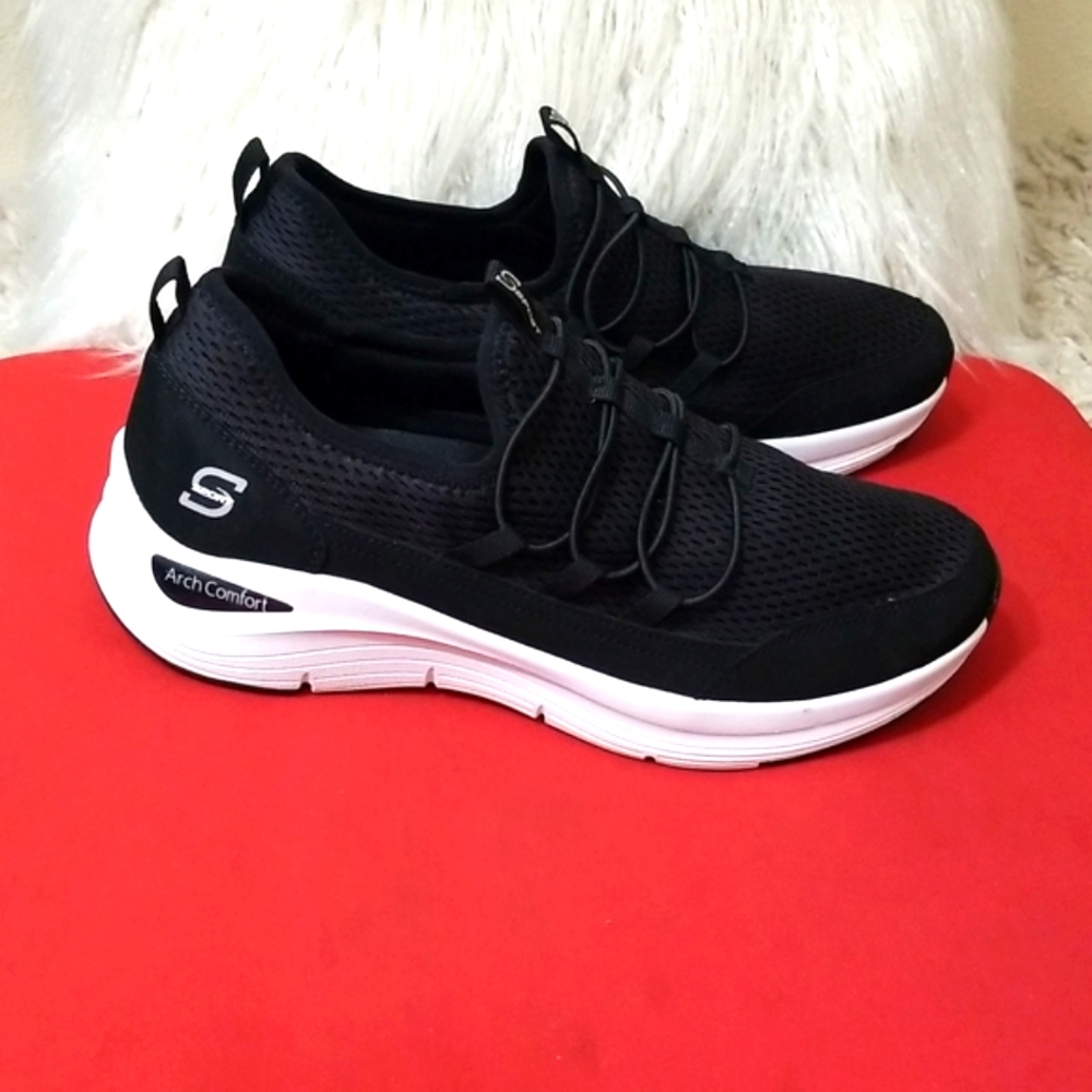 SKECHERS SNEAKERS